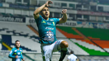 Ángel Mena convirtió un doblete en la llave contra Puebla.