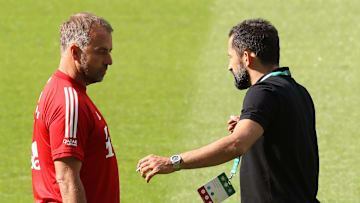Hansi Flick und Hasan Salihamidzic diskutieren