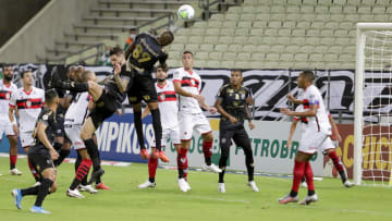 Equipes estão no meio da tabela