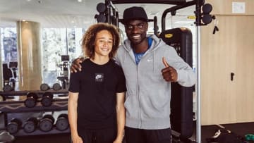 Jonathan Mengeli, coach sportif de Xavi Simons, est revenu sur son impressionnante transformation physique.