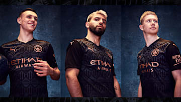 Foden, De Bruyne et Agüero posent avec la nouvelle tunique extérieure