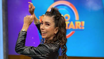 Bella de la Vega y Ricardo Casares protagonizan divertido momento en vivo 