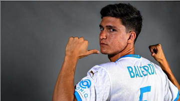 Leonardo Balerdi lors de sa signature à l'OM 