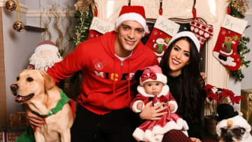 Raúl Jiménez con su familia manda mensaje navideño en Instagram