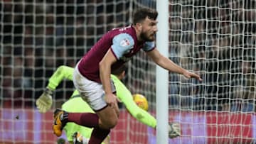 BIRMINGHAM, ENGLAND - JANUARY 01: Robert Snodgrass of Aston Villa celebrates after scoring their second goal during the Sky Bet Championship match between Aston Villa and Bristol City at Villa Park on January 1, 2018 in Birmingham, England. (Photo by David Rogers/Getty Images)