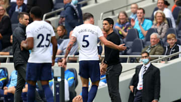 LONDON, ENGLAND - AUGUST 08: Pierre-Emile Hojbjerg of Tottenham Hotspur speaks with Mikel Arteta manager of Arsenal during the Pre-season friendly between Tottenham Hotspur and Arsenal at Tottenham Hotspur Stadium on August 08, 2021 in London, England. (Photo by Catherine Ivill/Getty Images)