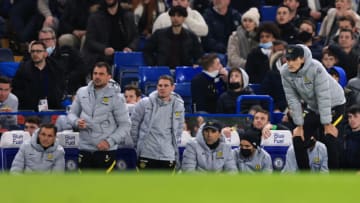 LONDON, ENGLAND - DECEMBER 16: Thomas Tuchel manager of Chelsea and his coaching staff look on during the Premier League match between Chelsea and Everton at Stamford Bridge on December 16, 2021 in London, England. (Photo by Marc Atkins/Getty Images)