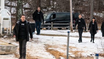 "Getaway" - When a father and son bank robbing duo escape from a prison transport van on their way to trial and pick up where they left off, the team must hunt them down before they steal enough money to escape the country. Also, Jess draws on his own personal history to profile the duo's father-son dynamic, on FBI: MOST WANTED, Tuesday, May 5 (10:00-11:00 PM, ET/PT) on the CBS Television Network. Pictured (L-R) Julian McMahon as Jess LaCroix, Kellan Lutz as Kenny Crosby, Nathaniel Arcand as Clinton Skye, Keisha Castle-Hughes as Hana Gibson and Roxy Sternberg as Sheryll Barnes Photo: Mark SchŠfer /CBS ©2020 CBS Broadcasting, Inc. All Rights Reserved.