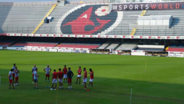 Tiburones players huddle during a training session at Luis 'Pirata' de la Fuente Stadium in Veracruz. (Photo by Jam Media/Getty Images)