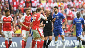 LONDON, ENGLAND - MAY 27: Rob Holding of Arsenal and Diego Costa of Chelsea argue with referee Anthony Taylor during The Emirates FA Cup Final between Arsenal and Chelsea at Wembley Stadium on May 27, 2017 in London, England. (Photo by Laurence Griffiths/Getty Images)
