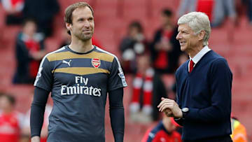 Arsenal's Czech goalkeeper Petr Cech (L) stands with Arsenal's French manager Arsene Wenger following the English Premier League football match between Arsenal and Aston Villa at the Emirates Stadium in London on May 15, 2016. / AFP / Ian Kington / RESTRICTED TO EDITORIAL USE. No use with unauthorized audio, video, data, fixture lists, club/league logos or 'live' services. Online in-match use limited to 75 images, no video emulation. No use in betting, games or single club/league/player publications. / (Photo credit should read IAN KINGTON/AFP/Getty Images)