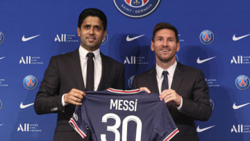 PARIS, FRANCE - AUGUST 11: Lionel Messi poses with his jersey next to President Nasser Al Khelaifi after the press conference of Paris Saint-Germain at Parc des Princes on August 11, 2021 in Paris, France. (Photo by Sebastien Muylaert/Getty Images)