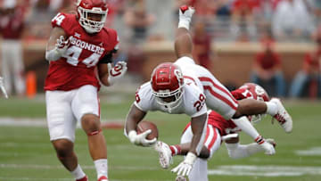 Oklahoma's Tawee Walker (29) is brought own by Oklahoma's Damond Harmon (17) during the University of Oklahoma's annual spring football game at Gaylord Family-Oklahoma Memorial Stadium in Norman, Okla., Saturday, April 23, 2022.Ou Sooners Spring Football Game