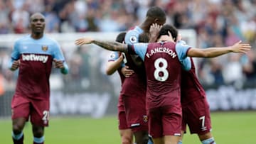 LONDON, ENGLAND - SEPTEMBER 22: Andriy Yarmolenko of West Ham United celebrates with teammates after scoring his team's first goal during the Premier League match between West Ham United and Manchester United at London Stadium on September 22, 2019 in London, United Kingdom. (Photo by Henry Browne/Getty Images)