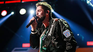 LAS VEGAS, NV - SEPTEMBER 23: Thomas Rhett performs onstage during the iHeartRadio Music Festival at T-Mobile Arena on September 23, 2017 in Las Vegas, Nevada. (Photo by Rich Fury/Getty Images for iHeartMedia)