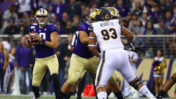 SEATTLE, WASHINGTON - SEPTEMBER 07: Jacob Eason #10 of the Washington Huskies looks to throw the ball in the first quarter against the California Golden Bears during their game at Husky Stadium on September 07, 2019 in Seattle, Washington. (Photo by Abbie Parr/Getty Images)