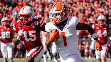 Illinois Fighting Illini wide receiver Isaiah Williams (1) runs for a touchdown against the Nebraska Cornhuskers (Dylan Widger-USA TODAY Sports)