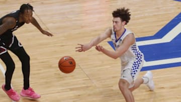 Kentucky’s Devin Askew passes the ball against South Carolina’s TJ Moss.03/06/21Kentucky Sc 18