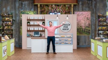 Host Jesse Palmer calls time, as seen on Spring Baking Championship, Season 9.