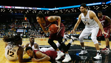 NEW YORK, NY - MARCH 13: Lamarr Kimble #0,Isaiah Miles #15 of the Saint Joseph's Hawks and Mo Alie-Cox #12 of the Virginia Commonwealth Rams dive for the ball during the Atlantic 10 Basketball Tournament finals at the Barclays Center on March 13, 2016 in New York, New York. (Photo by Al Bello/Getty Images)