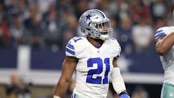 Dec 18, 2016; Arlington, TX, USA; Dallas Cowboys running back Ezekiel Elliott (21) during a timeout from the game against the Tampa Bay Buccaneers at AT&T Stadium. Mandatory Credit: Matthew Emmons-USA TODAY Sports