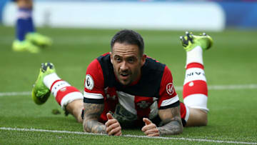 SOUTHAMPTON, ENGLAND - OCTOBER 06: Danny Ings of Southampton lies on the pitch during the Premier League match between Southampton FC and Chelsea FC at St Mary's Stadium on October 06, 2019 in Southampton, United Kingdom. (Photo by Bryn Lennon/Getty Images)