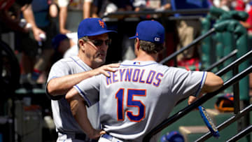ST. LOUIS, MO - JULY 08: New York Mets assistant hitting coach Pat Roessler (6) talks to New York Mets shortstop Matt Reynolds (15) prior to the game during a MLB baseball game between the St. Louis Cardinals and the New York Mets on July 08, 2017 at the Busch Stadium in Saint Louis, MO. (Photo by Jimmy Simmons/Icon Sportswire via Getty Images)