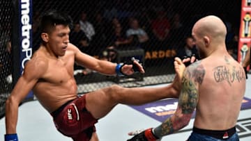 BOSTON, MA - JANUARY 20: (L-R) Enrique Barzola of Peru kicks Matt Bessette in their featherweight bout during the UFC 220 event at TD Garden on January 20, 2018 in Boston, Massachusetts. (Photo by Jeff Bottari/Zuffa LLC/Zuffa LLC via Getty Images)