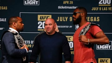 NEW YORK, NY - APRIL 27: UFC president Dana White stars between Daniel Cormier (L) and Jon Jones as they square off during a media availability for UFC 200 at Madison Square Garden on April 27, 2016 in New York City. (Photo by Jeff Zelevansky/Getty Images)