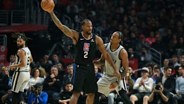 LOS ANGELES, CA - OCTOBER 31: Kawhi Leonard #2 of the Los Angeles Clippers is defended by DeMar DeRozan #10 of the San Antonio Spurs during the second half of the basketball game at Staples Center on October 31, 2019 in Los Angeles, California. NOTE TO USER: User expressly acknowledges and agrees that, by downloading and/or using this Photograph, user is consenting to the terms and conditions of the Getty Images License Agreement. (Photo by Kevork Djansezian/Getty Images)
