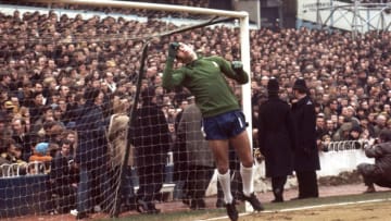 1971: Chelsea Football Club player Peter Bonetti mid-jump at the goal-post during a football match. (Photo by Express/Express/Getty Images)
