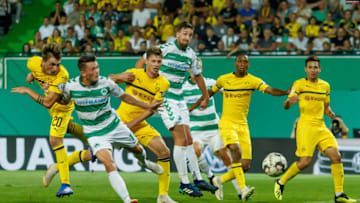 FUERTH, GERMANY - AUGUST 20: Maximilian Philipp of Borussia Dortmund and Fabian Reese of Greuther Fuerth battle for the ball during the DFB Cup first round match between Greuther Fuerth and Borussia Dortmund at Sportpark Ronhof Thomas Sommer on August 20, 2018 in Fuerth, Germany. (Photo by TF-Images/Getty Images)
