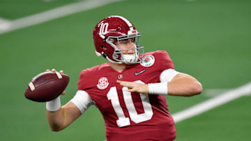 ARLINGTON, TEXAS - JANUARY 01: Mac Jones #10 of the Alabama Crimson Tide warms up before the College Football Playoff Semifinal at the Rose Bowl football game against the Notre Dame Fighting Irish at AT&T Stadium on January 01, 2021 in Arlington, Texas. The Alabama Crimson Tide defeated the Notre Dame Fighting Irish 31-14. (Photo by Alika Jenner/Getty Images)