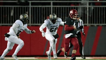 PULLMAN, WA - OCTOBER 21: Quarterback Luke Falk #4 of the Washington State Cougars carries the ball against the Colorado Buffaloes in the first half at Martin Stadium on October 21, 2017 in Pullman, Washington. (Photo by William Mancebo/Getty Images)