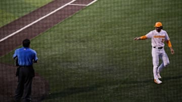 Tennessee Head Coach Tony Vitello disputes a call with the umpire during a game at Lindsey Nelson Stadium in Knoxville, Tenn. on Friday, April 15, 2022.Kns Vols Baseball Alabama