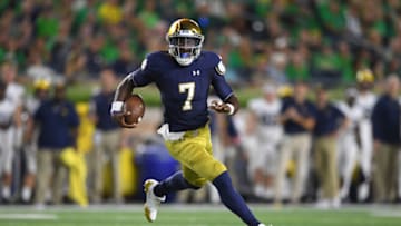 SOUTH BEND, IN - SEPTEMBER 01: Notre Dame Fighting Irish quarterback Brandon Wimbush (7) runs with the football in game action during the college football game between the Michigan Wolverines and the Notre Dame Fighting Irish on September 1, 2018 at Notre Dame Stadium, in South Bend, Indiana. (Photo by Robin Alam/Icon Sportswire via Getty Images)
