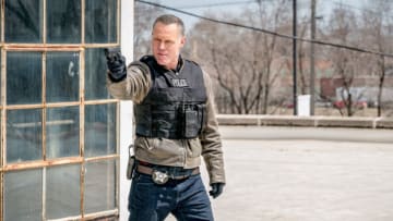 CHICAGO P.D. -- "Homecoming" Episode 522 -- Pictured: Jason Beghe as Hank Voight -- (Photo by: Matt Dinerstein/NBC)