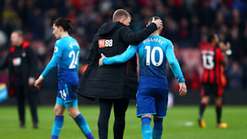 BOURNEMOUTH, ENGLAND - JANUARY 14: Eddie Howe, Manager of AFC Bournemouth embraces Jack Wilshere of Arsenal after the Premier League match between AFC Bournemouth and Arsenal at Vitality Stadium on January 14, 2018 in Bournemouth, England. (Photo by Clive Rose/Getty Images)