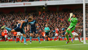 LONDON, ENGLAND - OCTOBER 22: Petr Cech of Arsenal (R) saves Gaston Ramirez of Middlesbrough (L) header during the Premier League match between Arsenal and Middlesbrough at Emirates Stadium on October 22, 2016 in London, England. (Photo by Dan Mullan/Getty Images)
