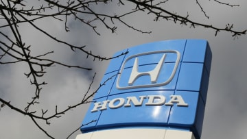 EL CERRITO, CA - FEBRUARY 10: The Honda logo is displayed at Honda of El Cerrito February 10, 2010 in El Cerrito, California. Honda Motor Corp. announced today that it will recall an additional 440,000 cars for faulty airbags. The latest recall increases the total number of cars recalled by the automaker to 950,000 following the eleven injuries and one fatality in the U.S. (Photo by Justin Sullivan/Getty Images)