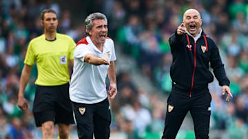 SEVILLE, SPAIN - FEBRUARY 25: Juanma Lillo second coach of Sevilla FC (L) and Head Coach of Sevilla FC Jorge Sampaoli (R) reacts during La Liga match between Real Betis Balompie and Sevilla FC at Benito Villamarin Stadium on February 25, 2017 in Seville, Spain. (Photo by Aitor Alcalde Colomer/Getty Images)