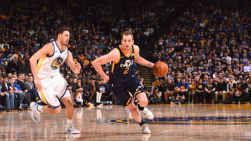 OAKLAND, CA - DECEMBER 27: Joe Ingles #2 of the Utah Jazz handles the ball against the Golden State Warriors on December 27, 2017 at ORACLE Arena in Oakland, California. Copyright 2017 NBAE (Photo by Noah Graham/NBAE via Getty Images)