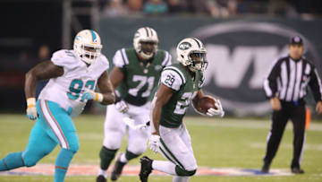 EAST RUTHERFORD, NJ - DECEMBER 17: Running Back Bilal Powell No. 29 of the New York Jets has a long gain against the Miami Dolphins at MetLife Stadium on December 17, 2016 in East Rutherford, New Jersey. (Photo by Al Pereira/Getty Images)