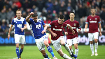LONDON, ENGLAND - JANUARY 05: Lukas Jutkiewicz of Birmingham City is challenged by Declan Rice of West Ham United during the FA Cup Third Round match between West Ham United and Birmingham City at The London Stadium on January 5, 2019 in London, United Kingdom. (Photo by Julian Finney/Getty Images)