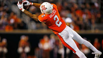 STILLWATER, OK - OCTOBER 27: Wide receiver Tylan Wallace #2 of the Oklahoma State Cowboys grabs a 16-yard pass against the Texas Longhorns late in the first quarter on October 27, 2018 at Boone Pickens Stadium in Stillwater, Oklahoma. The Cowboys lead 31-14 at the half. (Photo by Brian Bahr/Getty Images)
