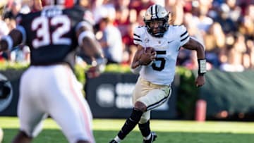 COLUMBIA, SOUTH CAROLINA - OCTOBER 16: Quarterback Mike Wright #5 of the Vanderbilt Commodores runs with the ball during the second quarter during their game against the South Carolina Gamecocks at Williams-Brice Stadium on October 16, 2021 in Columbia, South Carolina. (Photo by Jacob Kupferman/Getty Images)