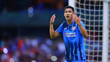Uriel Antuna and Cruz Azul appear set to reject an offer from Panathinaikos making it likely the winger will stay in Liga MX months at least another six months. (Photo by Hector Vivas/Getty Images)