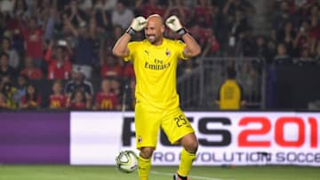 CARSON, CA - JULY 25: Pepe Reina #25 of A.C. Milan reacts during penalty kicks against Manchester United during the International Champions Cup 2018 at StubHub Center on July 25, 2018 in Carson, California. (Photo by John McCoy/Getty Images)