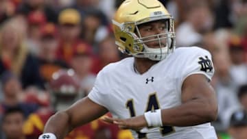Nov 26, 2016; Los Angeles, CA, USA; Notre Dame Fighting Irish quarterback DeShone Kizer (14) throws a pass against the Southern California Trojans during a NCAA football game at Los Angeles Memorial Coliseum. Mandatory Credit: Kirby Lee-USA TODAY Sports