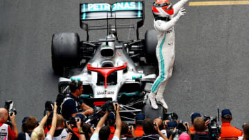 MONTE-CARLO, MONACO - MAY 26: Race winner Lewis Hamilton of Great Britain and Mercedes GP celebrates in parc ferme during the F1 Grand Prix of Monaco at Circuit de Monaco on May 26, 2019 in Monte-Carlo, Monaco. (Photo by Mark Thompson/Getty Images)